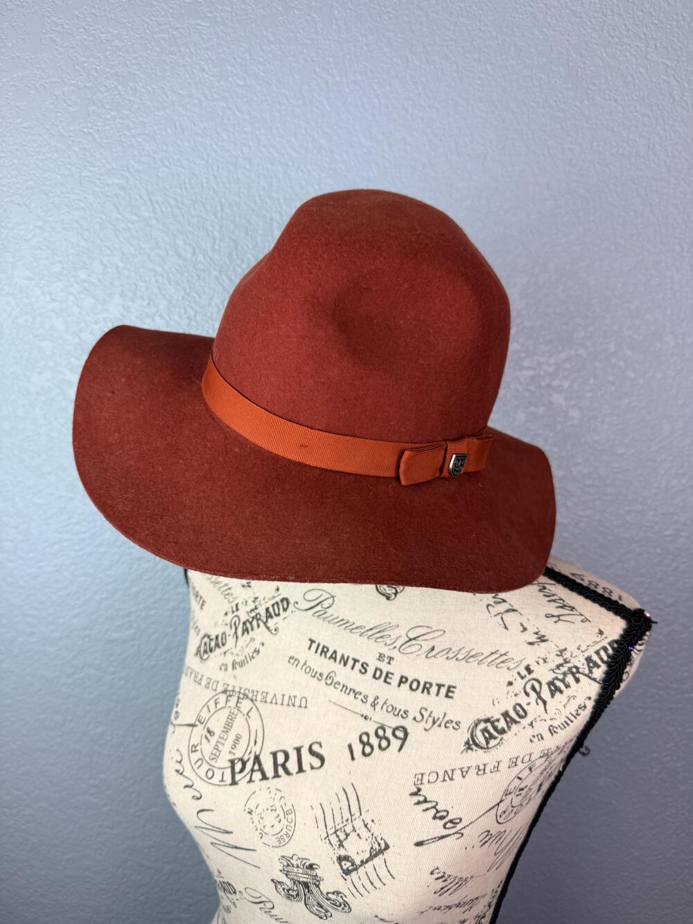 Brixton Hat Wide Brim Wool Felt Womens 7 Small Rust colored Floppy Bow Logo Fall